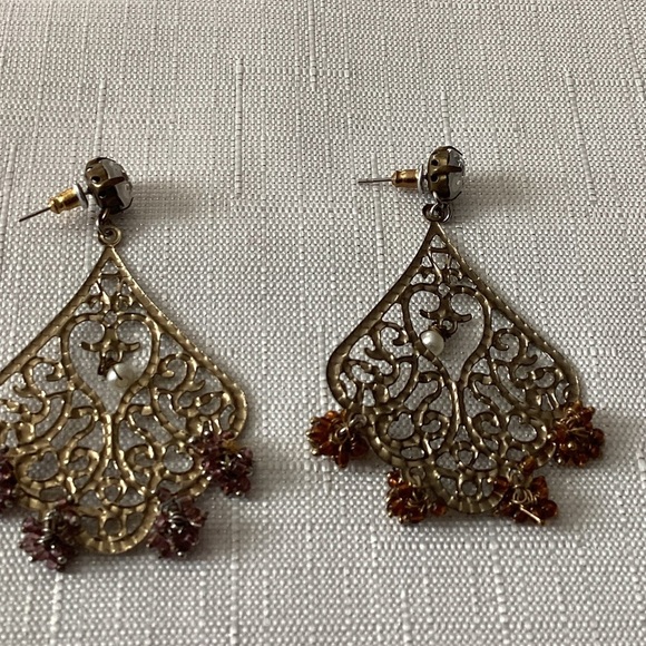 Filigree Vintage Gold Tone Earrings - Picture 4 of 4
